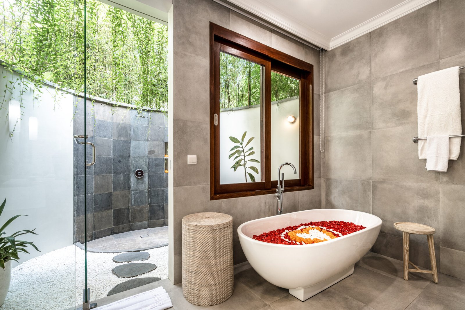 villa catur - bathroom