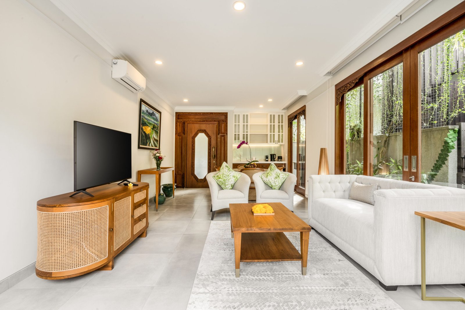 villa catur - livingroom