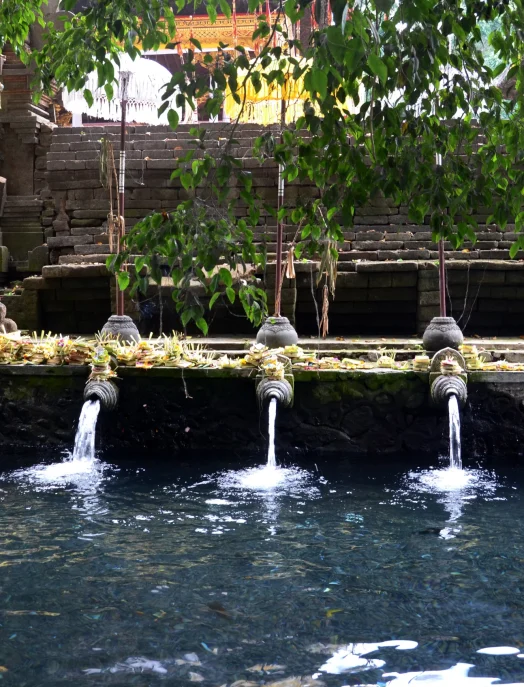 tirta-empul-temple-bali-indonesia